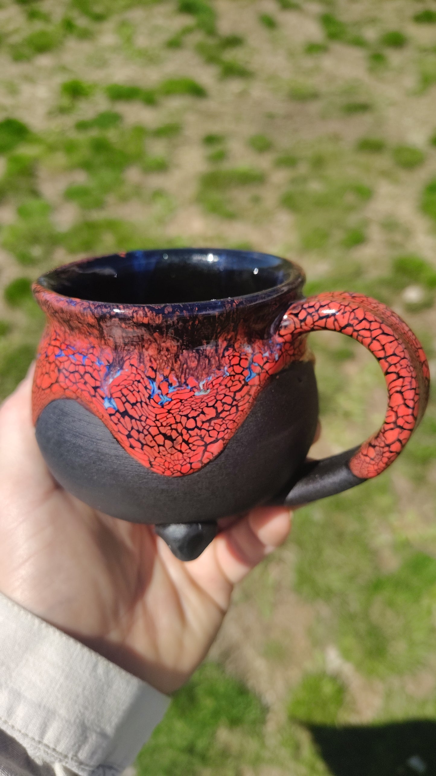 Red crack Cauldron mug