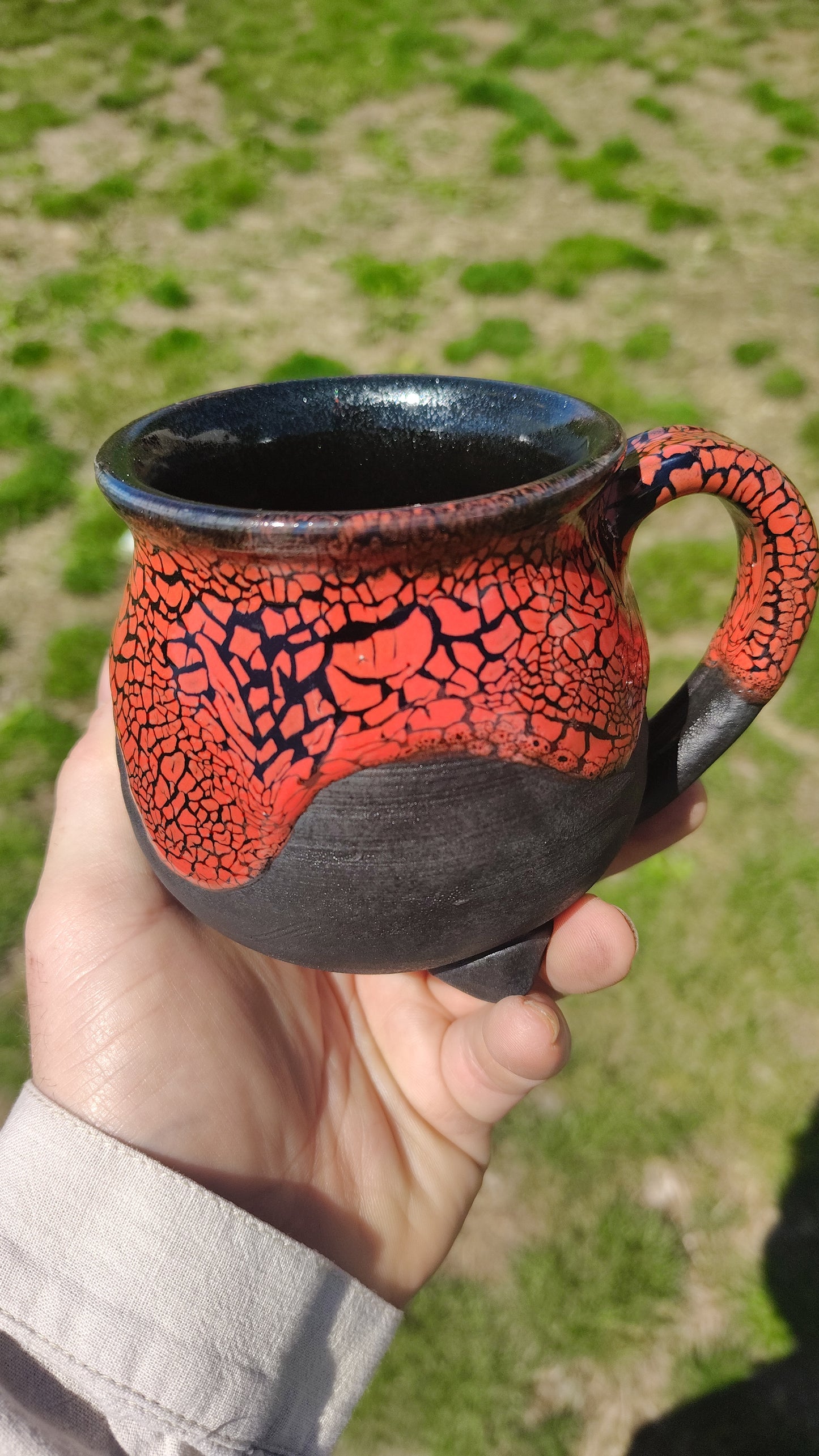 Red crack Cauldron mug