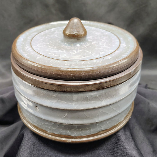 Crackle lidded jar