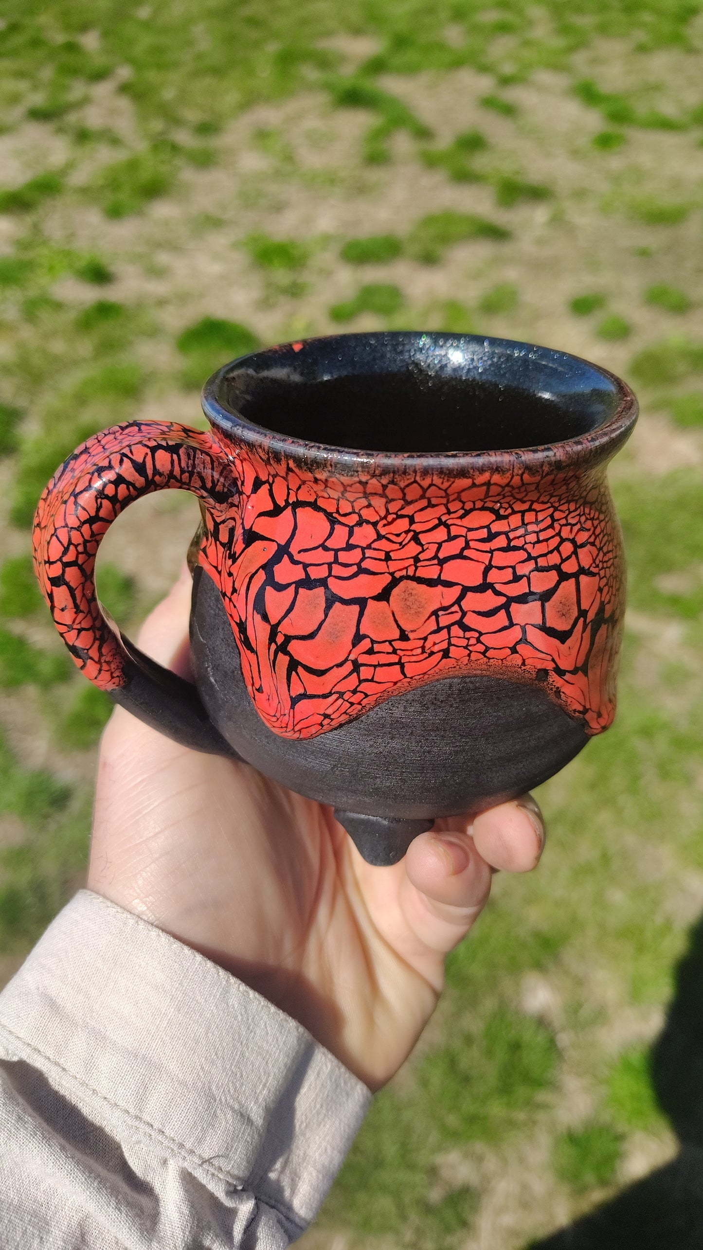 Red crack Cauldron mug